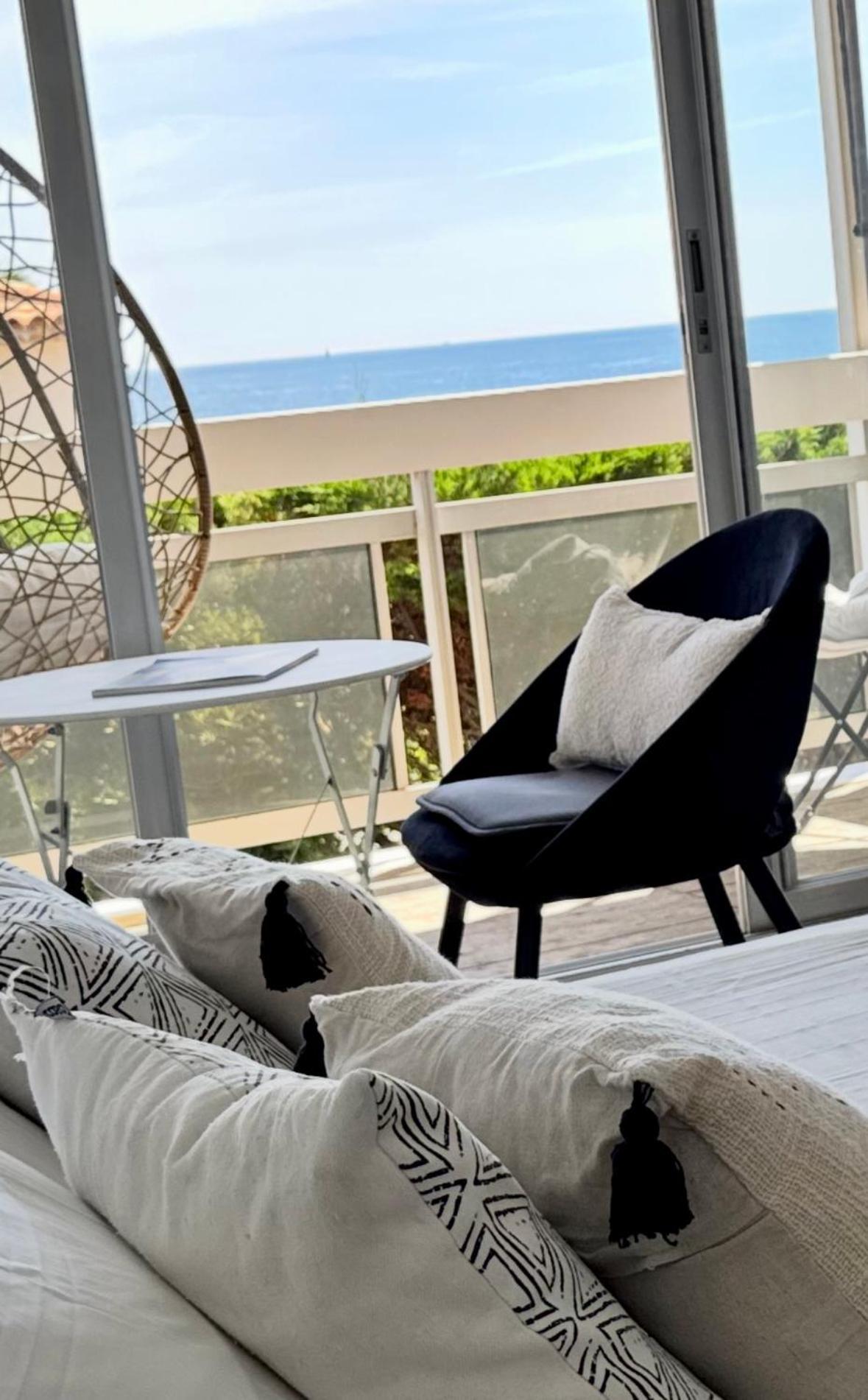 Charmant Studio Avec Terrasse Vue Mer A 50 M Sainte-Maxime Exterior photo