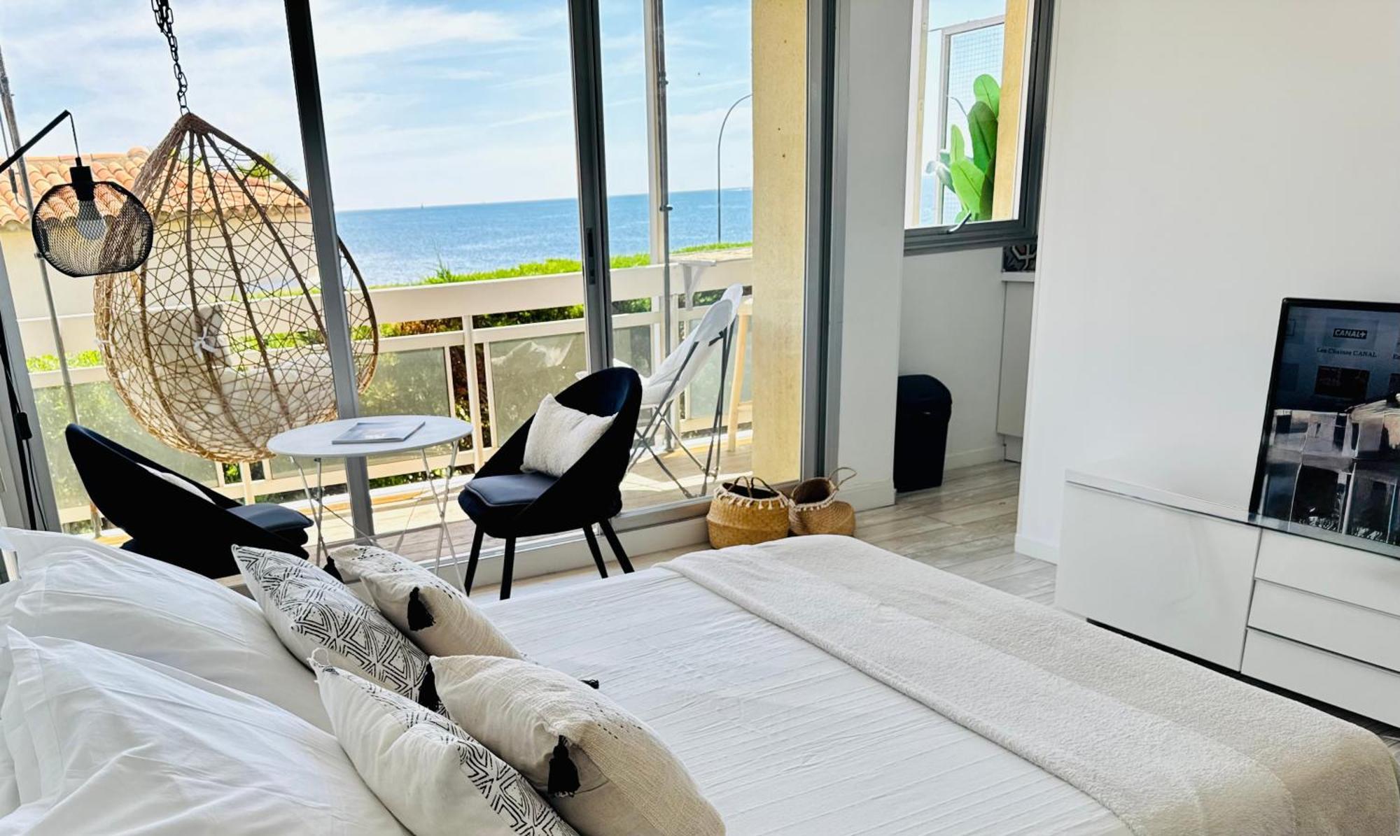 Charmant Studio Avec Terrasse Vue Mer A 50 M Sainte-Maxime Exterior photo