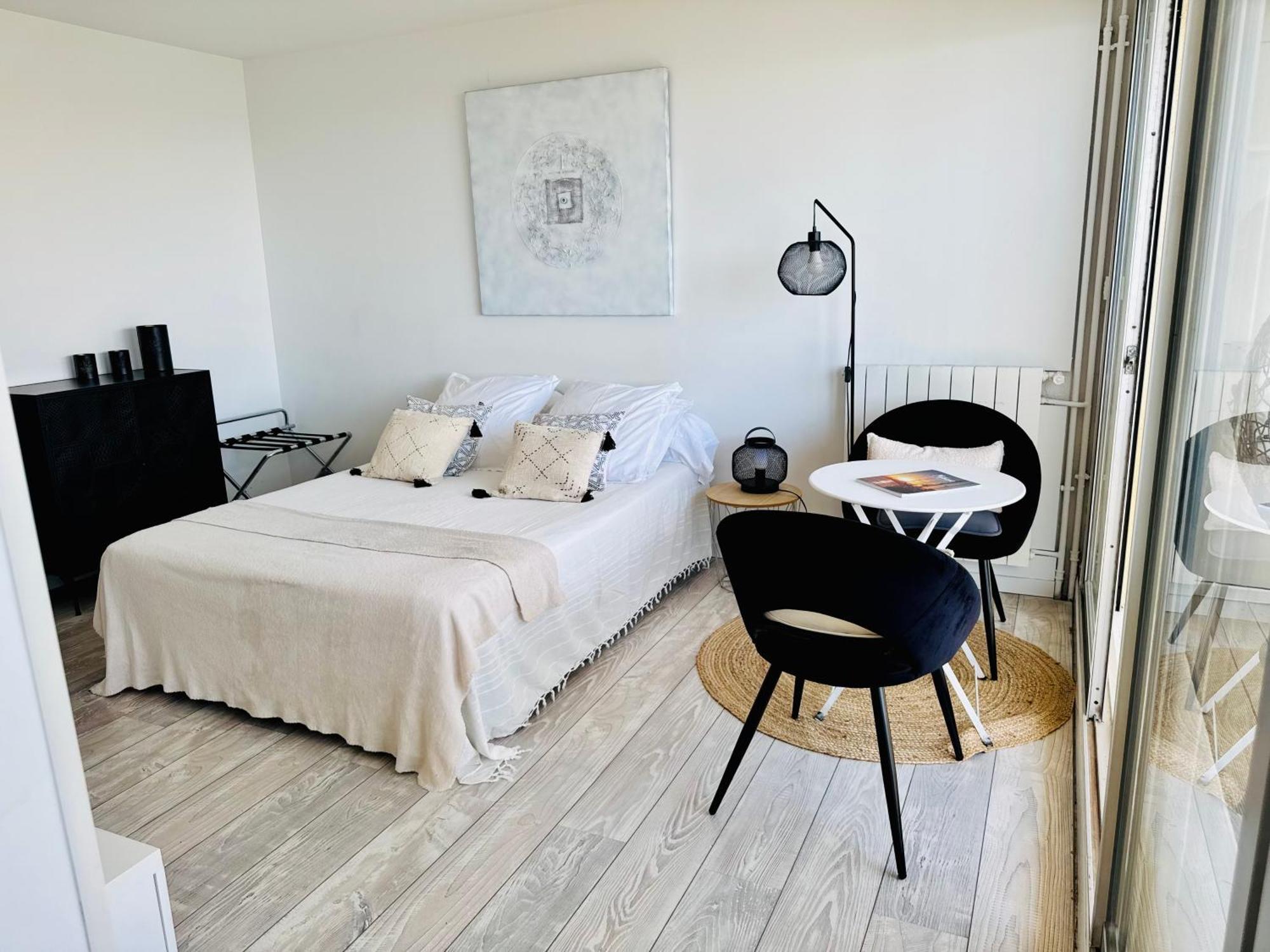 Charmant Studio Avec Terrasse Vue Mer A 50 M Sainte-Maxime Exterior photo